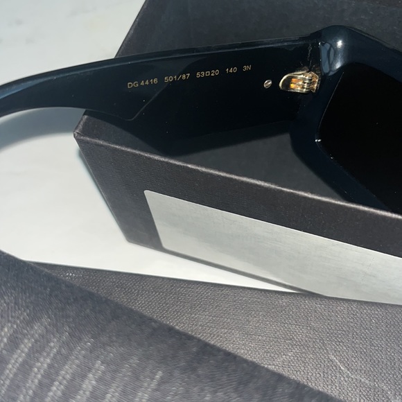 New, never used D&G sunglasses - Picture 5 of 6